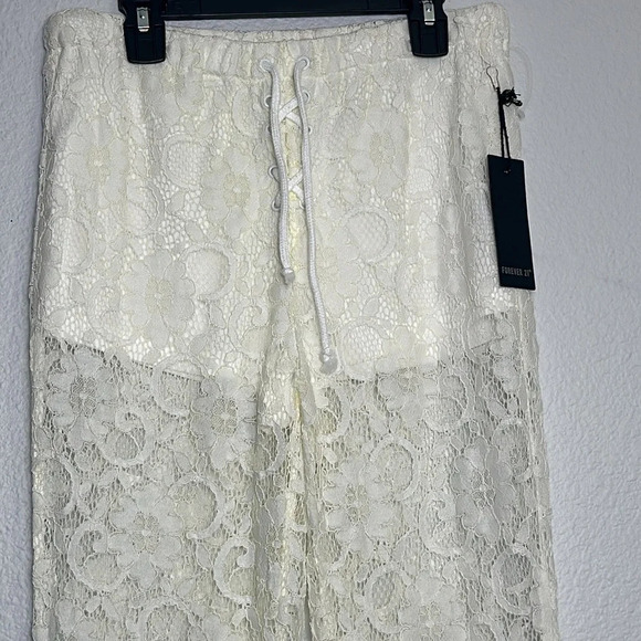 Forever 21 Cream Pull On Sheer Lace Flare Pants Womens Size Medium NWT - Picture 4 of 10